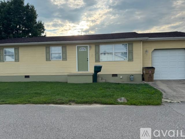 3 BR, 1 BA Apartment 464 Kane Street, Milton, WV 25541