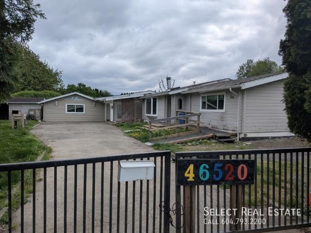 3 BR, 1 BA Apartment 46520 Clayton AvenueA, Chilliwack, BC V2P 2L5