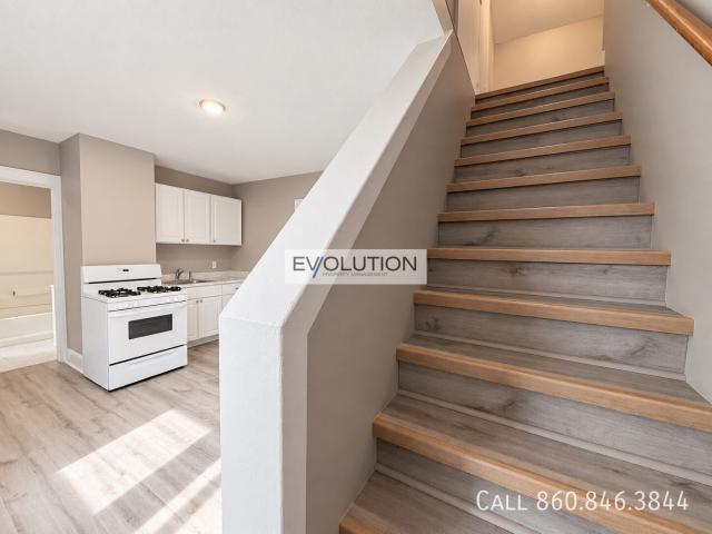 3 BR, 1 BA Apartment 46 Green Street 2B, Middletown, CT 06457