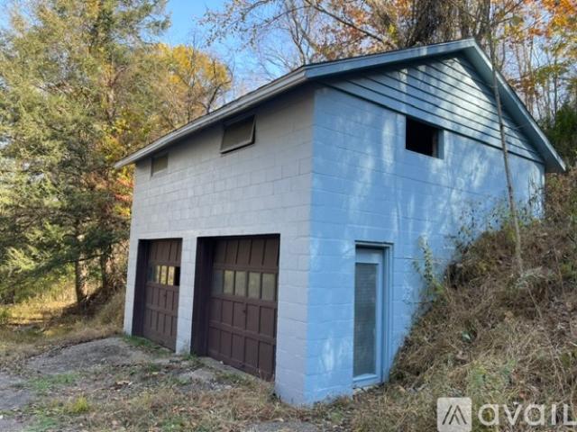 3 BR, 1 BA Apartment 4860 William Penn Highway, Monroeville, PA 15146