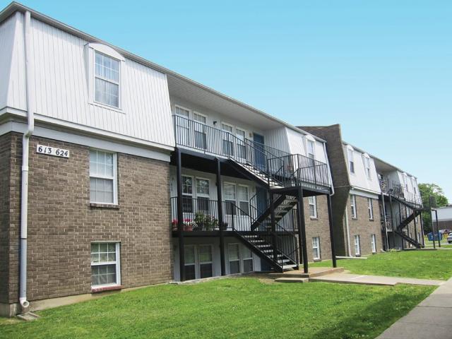 3 BR, 1 BA Apartment 401 Douglas Park, Louisville, KY 40214