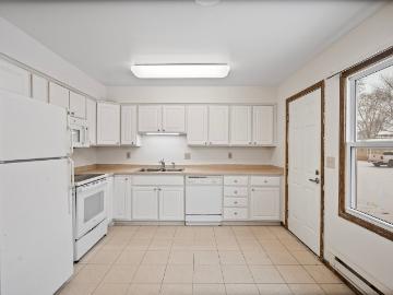 3 BR, 1 BA Apartment 417 15th Avenue Southeast Unit 2, Saint Cloud, MN 56304