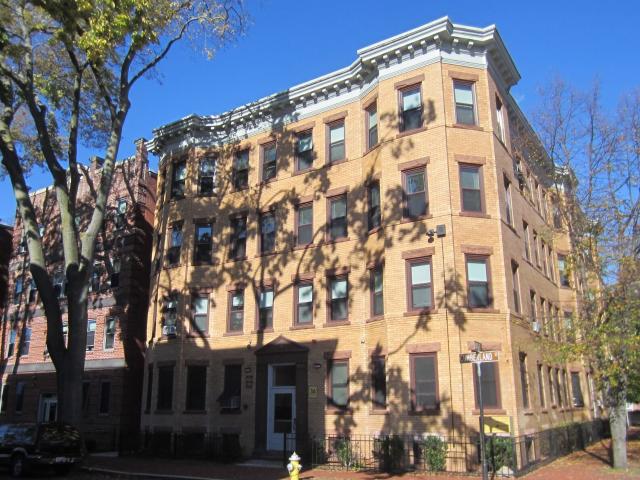 3 BR, 1 BA Apartment 414 Chestnut St Springfield, MA 01107