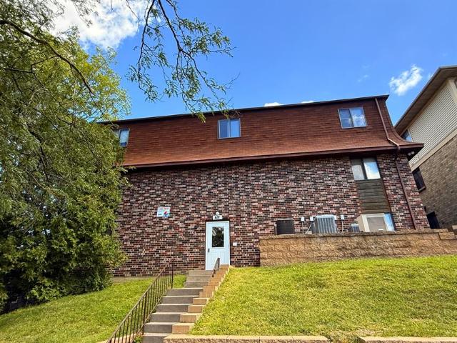 3 BR, 1 BA Apartment 418 S Van Buren St, Iowa City, IA 52240