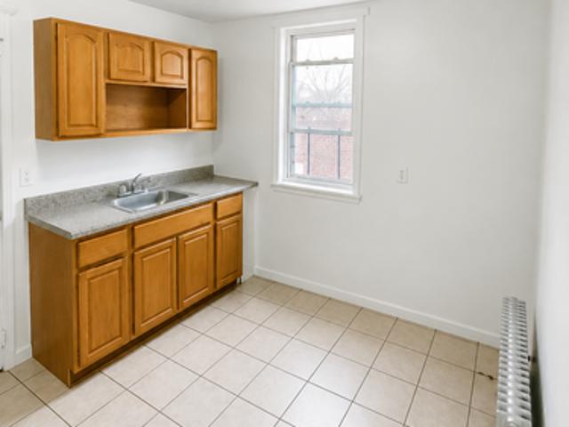 3 BR, 1 BA Apartment 43 Currans Lane, Yonkers, NY 10701