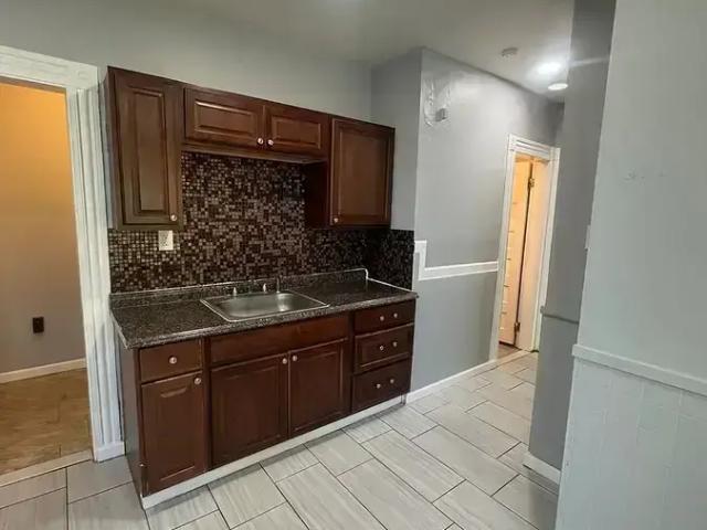 3 BR, 1 BA Apartment 545 Park St, Bridgeport, CT 06608