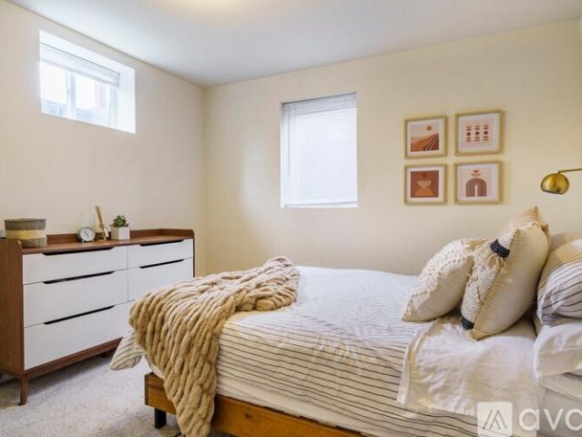 3 BR, 1 BA Apartment 5506 NE Hoyt St B Portland Or 97213, Portland, OR 97213