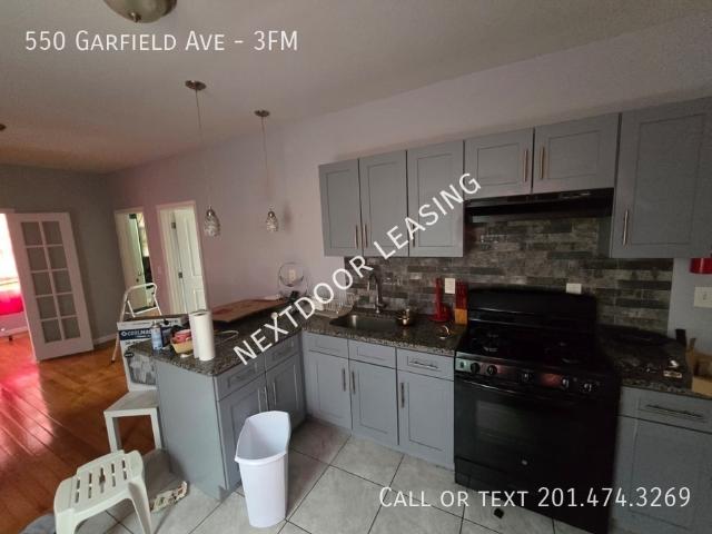 3 BR, 1 BA Apartment 550 Garfield Ave, Jersey City, NJ 07305