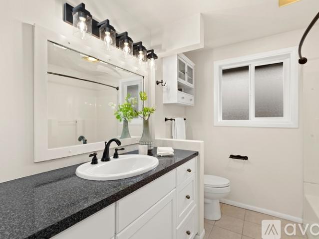 3 BR, 1 BA Apartment 5706 Highland Rd, Everett, WA 98203