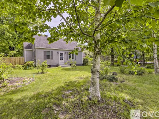 3 BR, 1 BA Apartment 513 Amherst Road, Granby, MA 01033