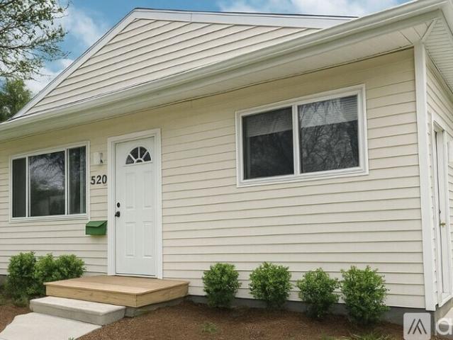 3 BR, 1 BA Apartment 520 Stoddard Avenue, East Lansing, MI 48823