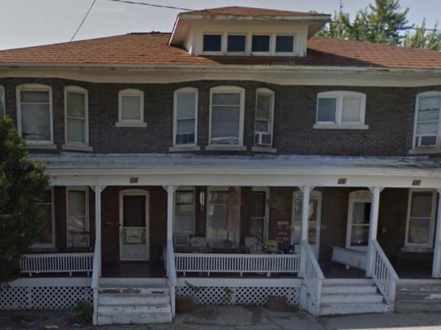 3 BR, 1 BA Apartment 525 W Pleasant St, Freeport, IL 61032