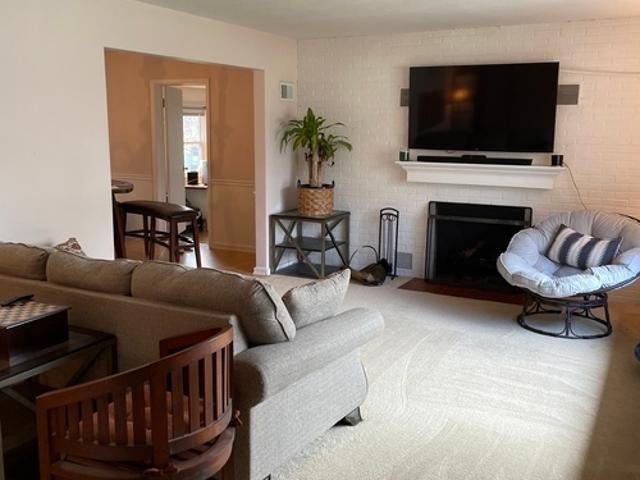 3 BR, 1 BA Apartment 538 Greenland Avenue, Oconomowoc, WI 53066