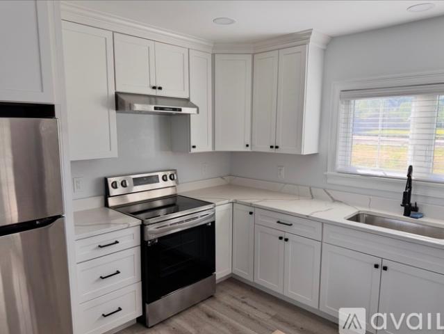 3 BR, 1 BA Apartment 65 Ossipee Trail East, Unit 2, Standish, ME 04084