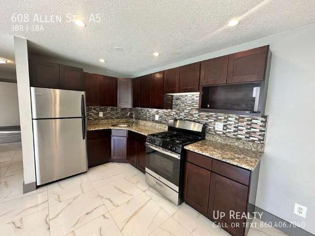 3 BR, 1 BA Apartment 608 Allen St, New Britain, CT 06053