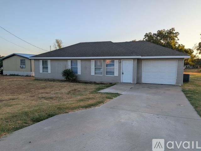 3 BR, 1 BA Apartment 6103 Collins Ct, Granbury, TX 76048