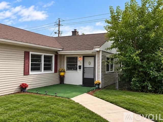 3 BR, 1 BA Apartment 6110 East 21st St, Unit 6110, Indianapolis, IN 46219