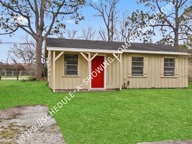 3 BR, 1 BA Apartment 612 Marshall Rd, Angleton, TX 77515