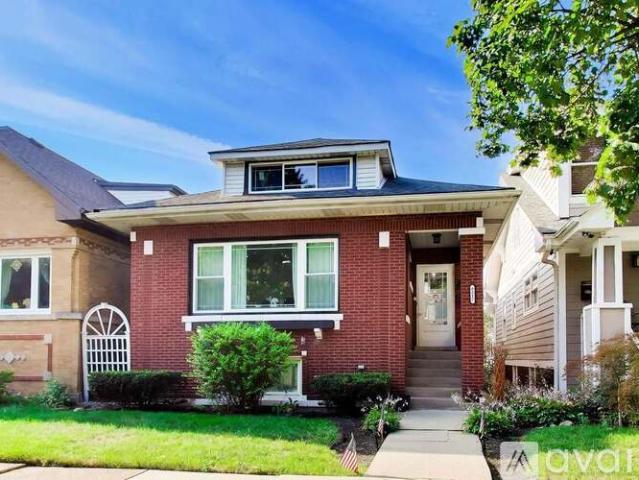 3 BR, 1 BA Apartment 6217 West Grace Street, Chicago, IL 60634