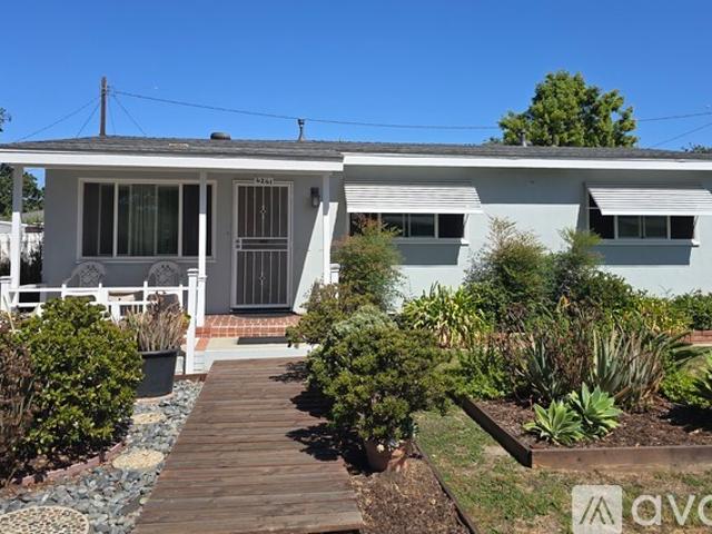 3 BR, 1 BA Apartment 6261 East El Paseo Street, Long Beach, CA 90815
