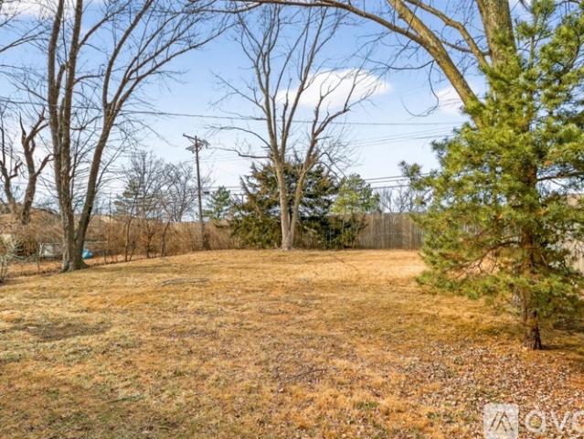 3 BR, 1 BA Apartment 630 NW Village Dr, Lee's Summit, MO 64063