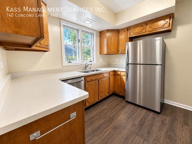 3 BR, 1 BA Apartment 740 Concord Lane, Barrington, IL 60010