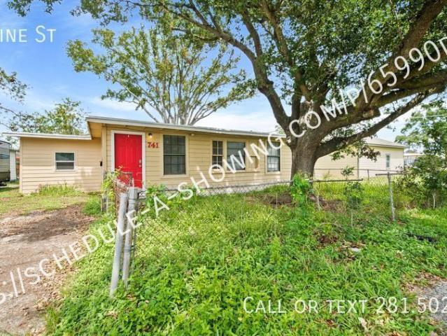 3 BR, 1 BA Apartment 741 Vine St, Clute, TX 77531