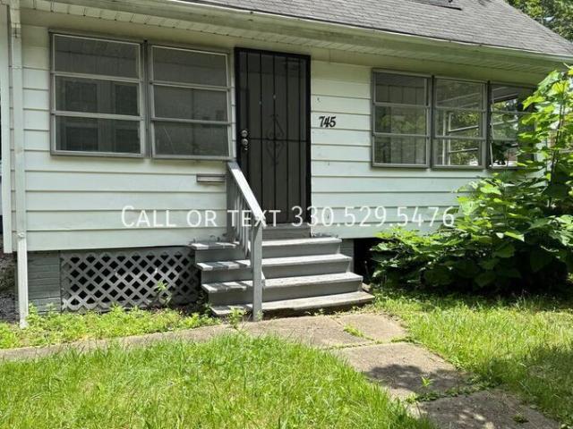 3 BR, 1 BA Apartment 745 Noble Ave, Akron, OH 44320