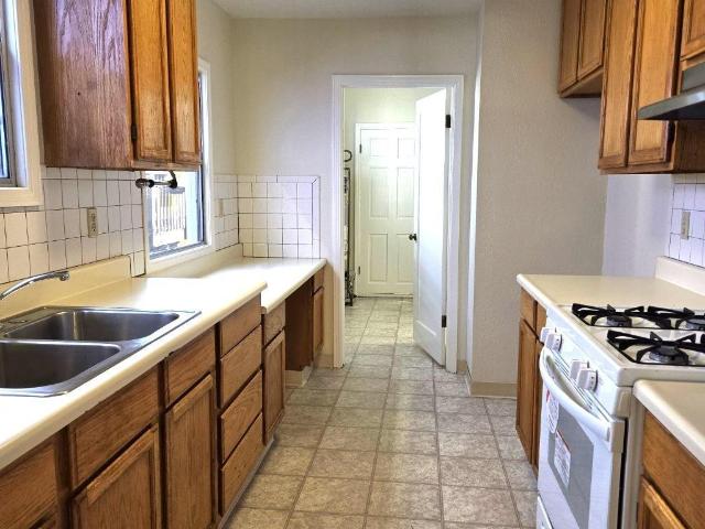 3 BR, 1 BA Apartment 702 Solano Avenue, Albany, CA 94706