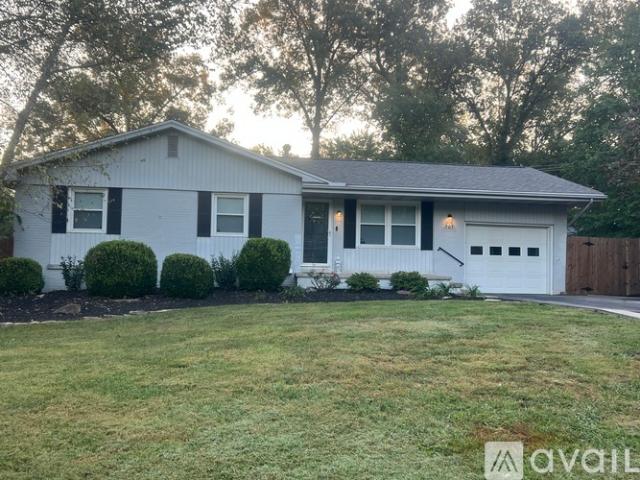 3 BR, 1 BA Apartment 707 St Catherine Ct, Unit A, Newburgh, IN 47630
