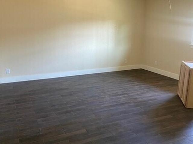 3 BR, 1 BA Apartment 708 South 15th Street, Nederland, TX 77627