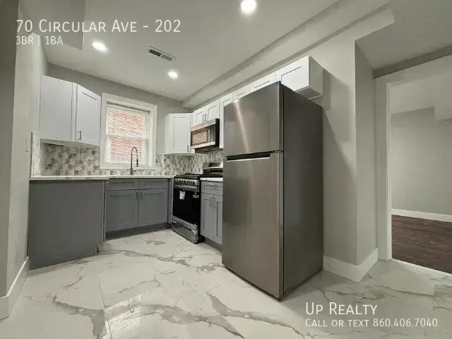 3 BR, 1 BA Apartment 70 Circular Ave, Hamden, CT 06514