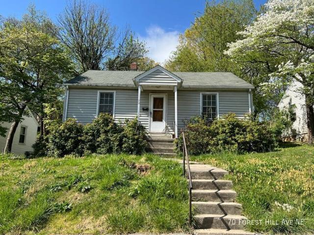 3 BR, 1 BA Apartment 70 Forest Hill Ave NE, Roanoke, VA 24012