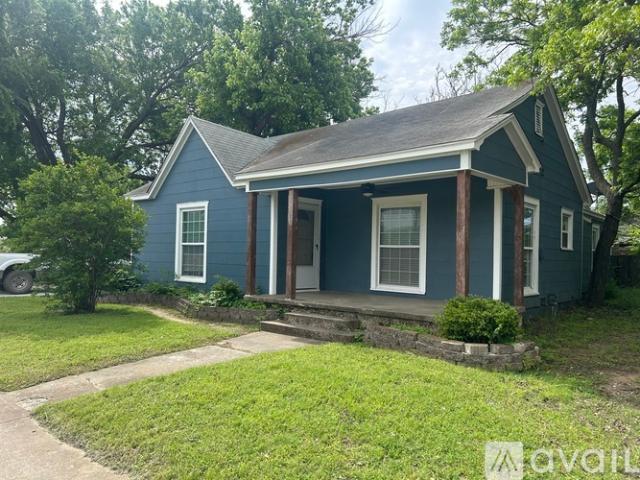 3 BR, 1 BA Apartment 712 E Broadway St, Gainesville, TX 76240