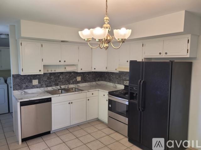 3 BR, 1 BA Apartment 715 South Hickory Drive, Bloomington, IN 47403