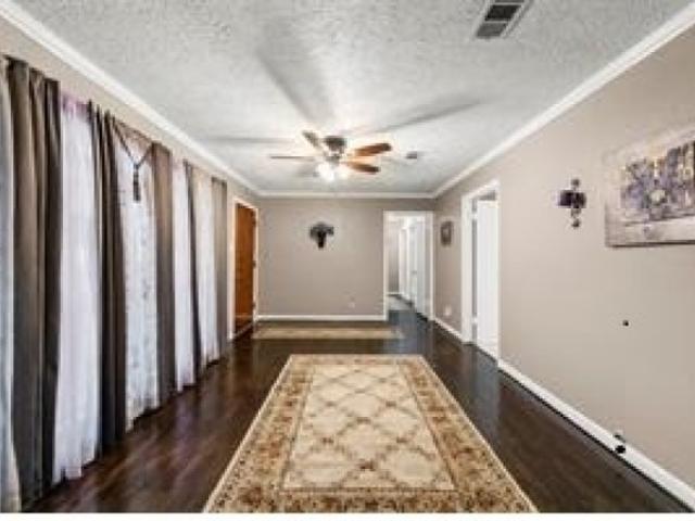 3 BR, 1 BA Apartment 7252 Parker Road, Houston, TX 77016