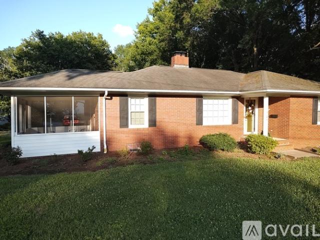 3 BR, 1 BA Apartment 729 Grove Avenue, South Boston, VA 24592