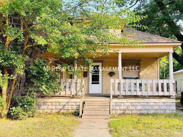 3 BR, 1 BA Apartment 734 E Apple Ave, Muskegon, MI 49442