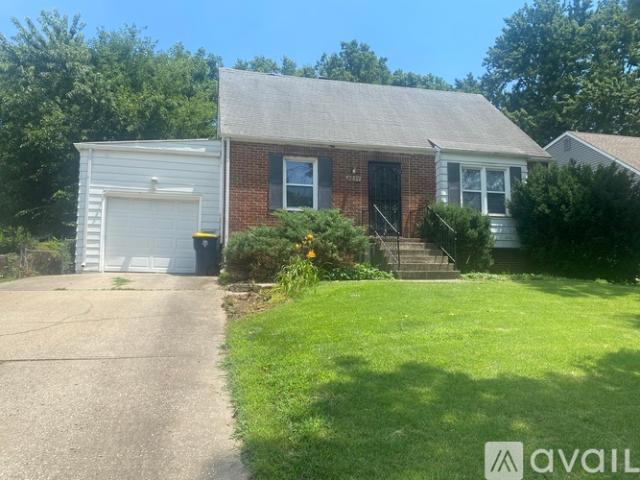 3 BR, 1 BA Apartment 8839 Maiden Ln, Kansas City, MO 64114