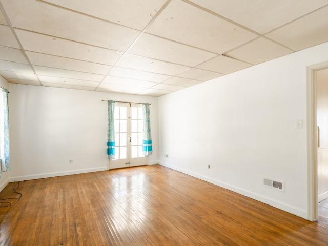 3 BR, 1 BA Apartment 804 W 18th St, Unit 804 W 18th St, Cedar Falls, IA 50613
