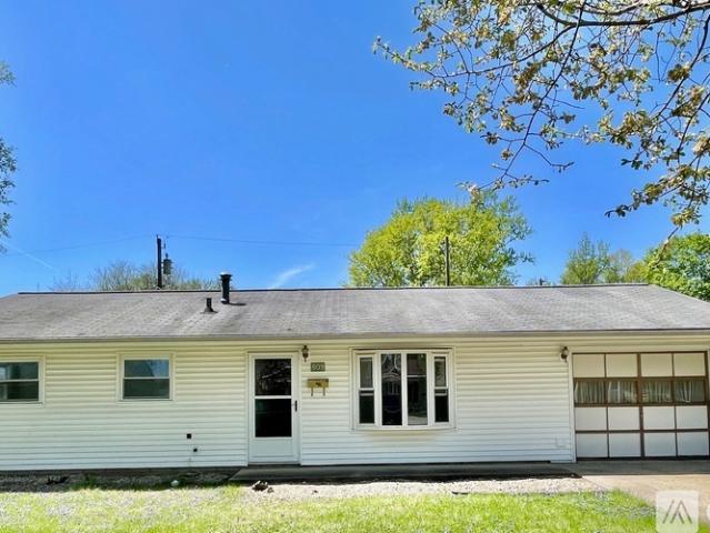 3 BR, 1 BA Apartment 809 Reinthaler Rd, Bloomington, IL 61701