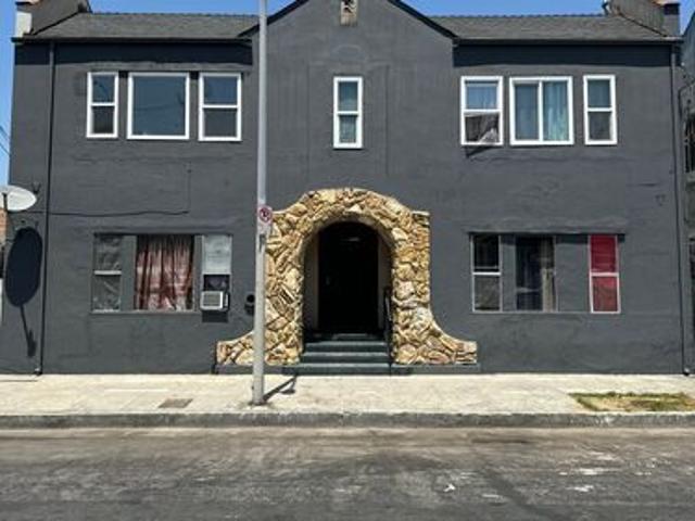 3 BR, 1 BA Apartment 811 W 43rd St, Unit 1, Los Angeles, CA 90037