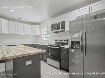 3 BR, 1 BA Apartment 9424 Daisy Vestry Rd, Biloxi, MS 39532