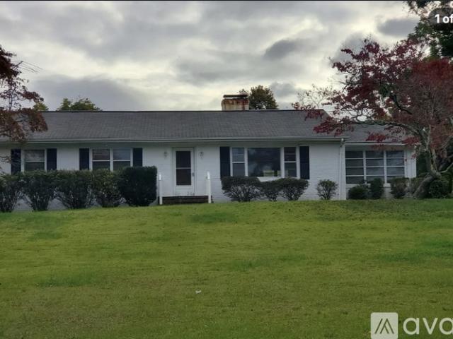 3 BR, 1 BA Apartment 95 West Monroe Avenue, Warsaw, VA 22572