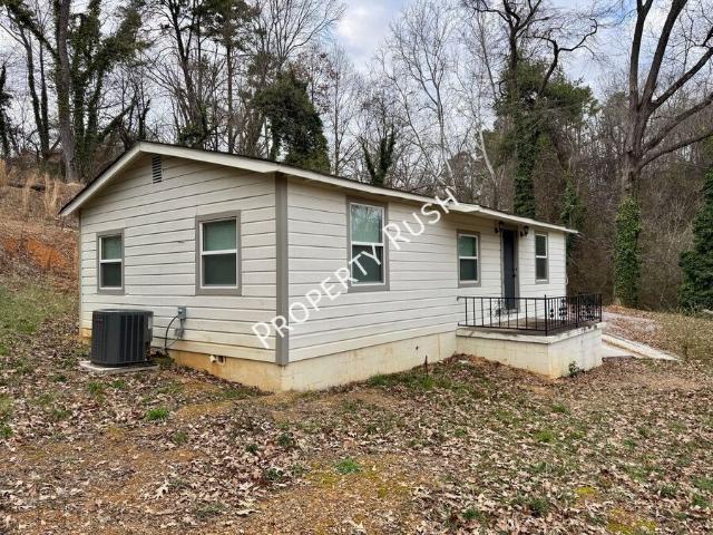 3 BR, 1 BA Apartment 975 Beason Dr Chattanooga, TN 37405