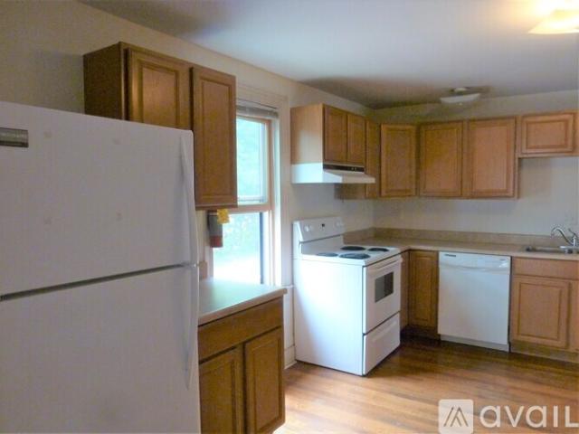 3 BR, 1 BA Apartment 97 N Winooski Ave, Unit 1, Burlington, VT 05401