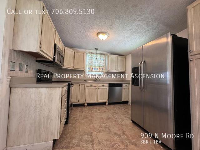3 BR, 1 BA Apartment 909 N Moore Rd, Chattanooga, TN 37411