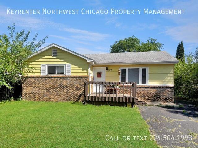 3 BR, 1 BA Apartment 912 Oakwood Dr, Round Lake Beach, IL 60073