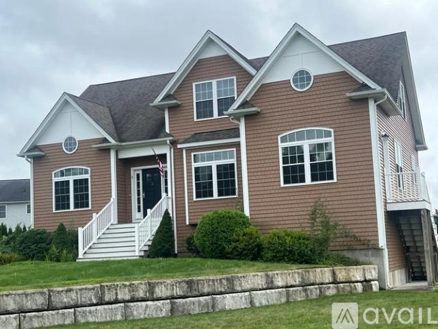 3 BR, 2.5 BA Apartment 3 Haylee Court, Seekonk, MA 02771