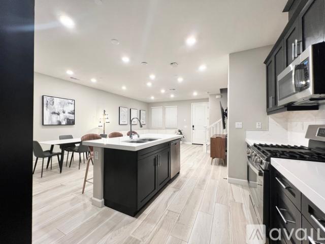 3 BR, 2.5 BA Apartment 1096 Delpy View Point, Unit 1096, Vista, CA 92084